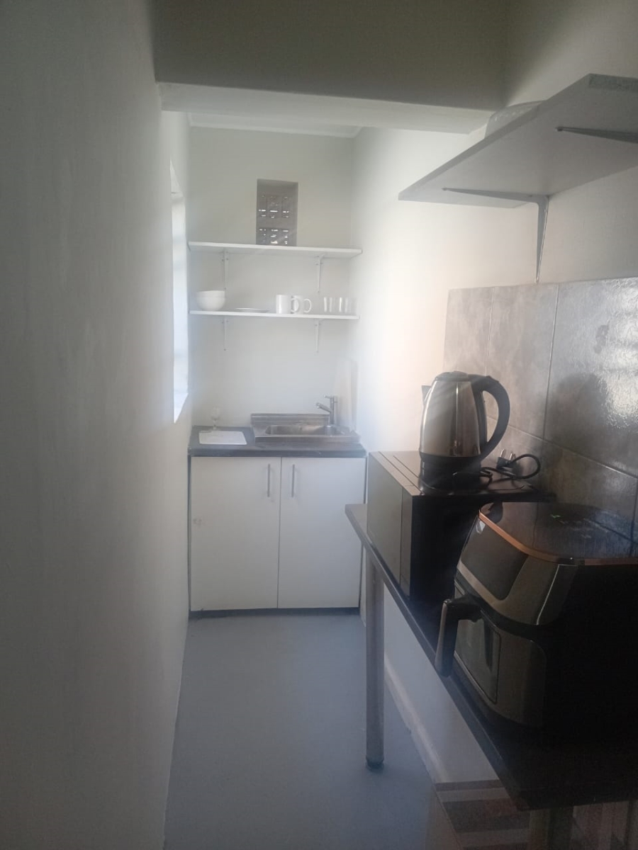 To Let 1 Bedroom Property for Rent in Humewood Eastern Cape